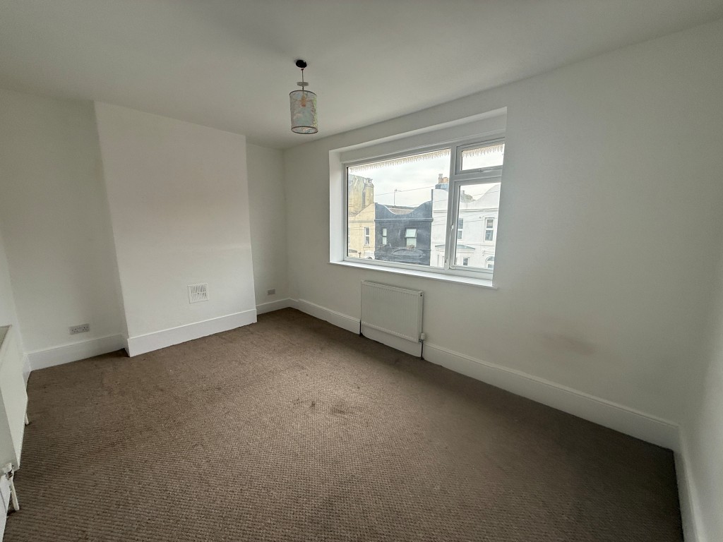 Lot: 119 - MID-TERRACE HOUSE FOR REFURBISHMENT - Bedroom 2
